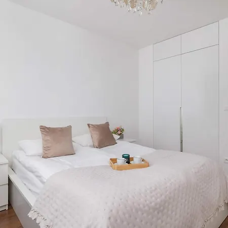 Appartamento Cosy & Bright With Parking On The Cystersow Street By Renters *