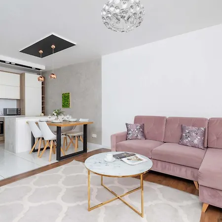 Cosy & Bright With Parking On The Cystersow Street By Renters * Cracovia