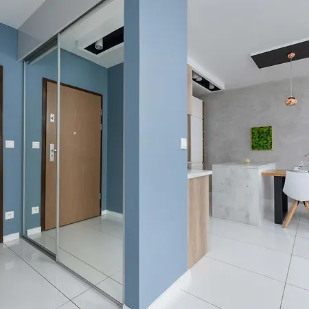 Cosy & Bright With Parking On The Cystersow Street By Renters