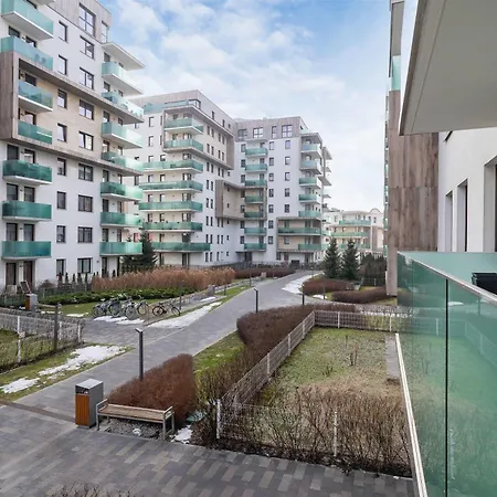 Cosy & Bright With Parking On The Cystersow Street By Renters *