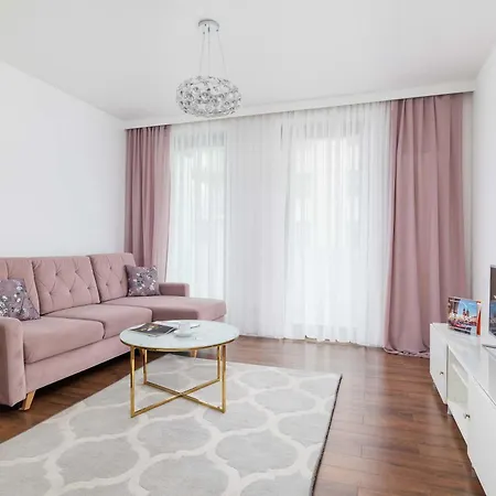 Cosy & Bright With Parking On The Cystersow Street By Renters Apartment