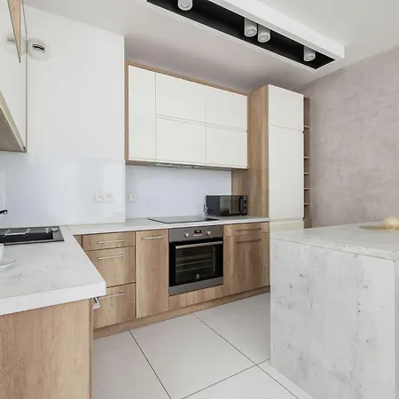 Apartment Cosy & Bright With Parking On The Cystersow Street By Renters